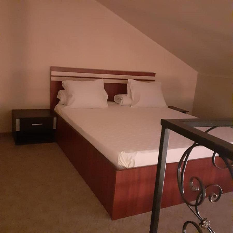 אראד Hotel Lexus - Fost Cosmin מראה חיצוני תמונה
